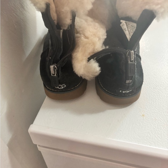 UGGs boots like me new - Picture 2 of 2